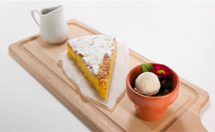 Tarta de Santiago (almond tart)